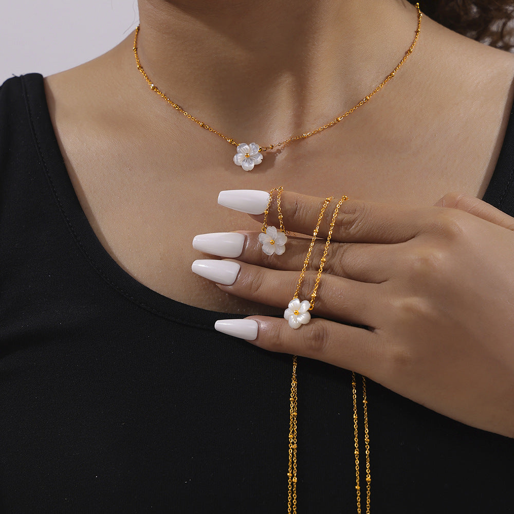 Temperamental Cold Style Necklace White Sea Shell Flowers