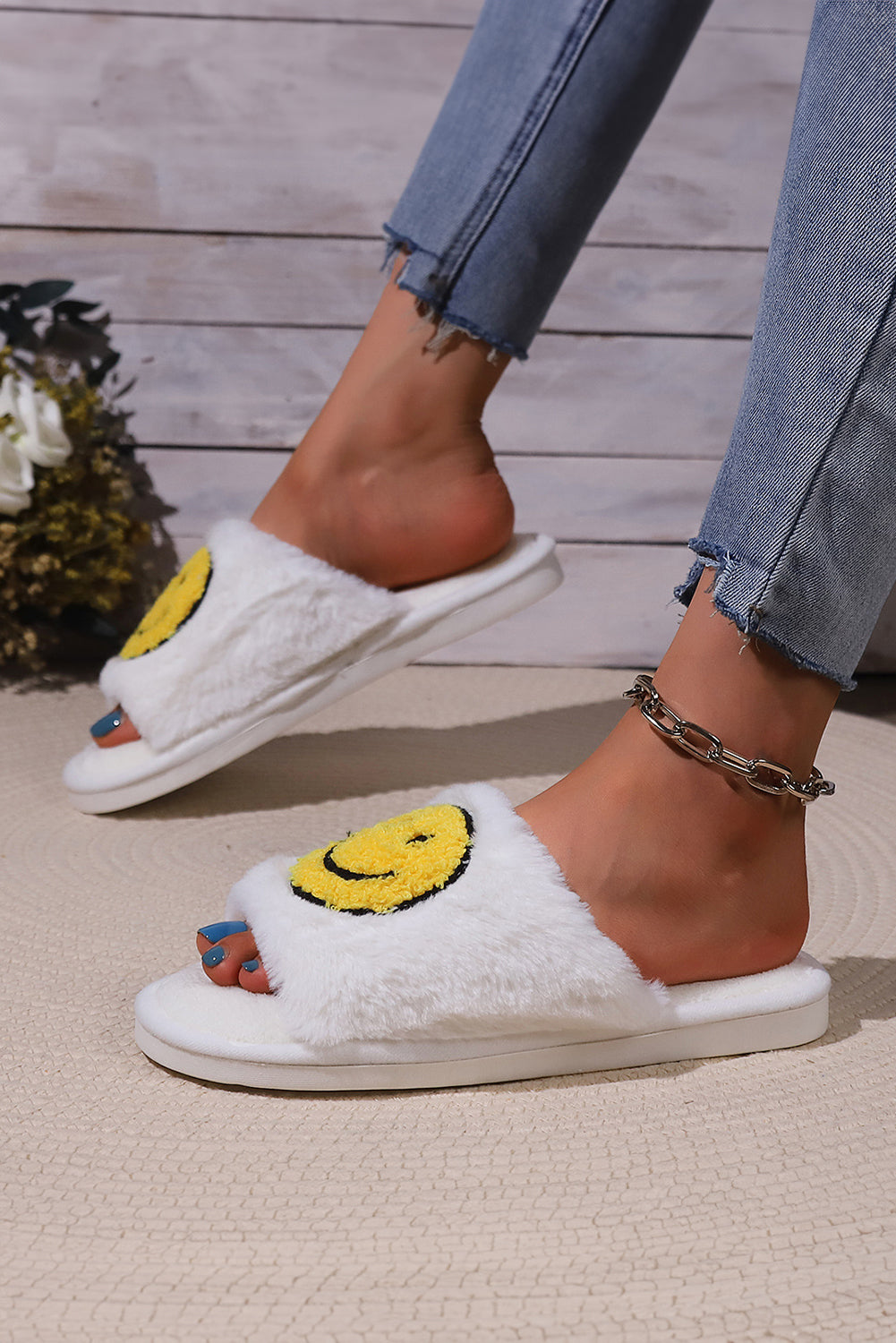 White Smile Emoji Graphic Plush Home Slippers