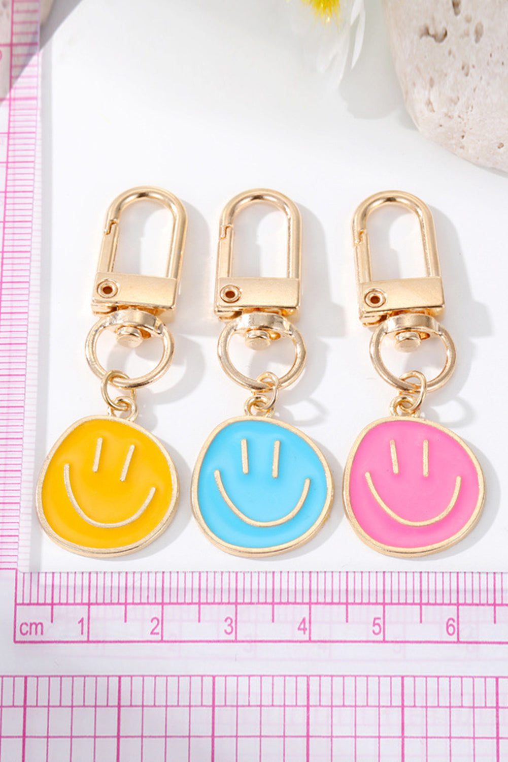 White Smile Face Large Buckle Alloy Keychain