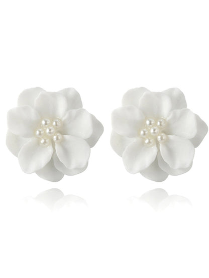 Simple and versatile exaggerated camellia three-dimensional white flower pearl earrings